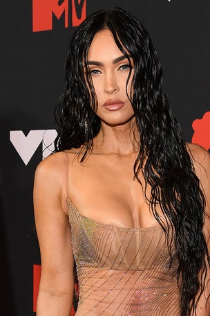 Actress hits MTV VMAs in NAKED dress