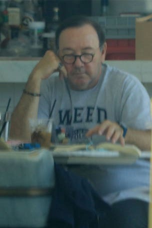 Spacey eats alone before court hearing