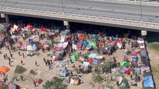 Haitian migrants take over DHS transport bus in Texas, flee the scene