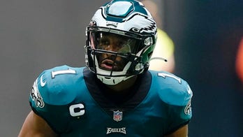 Eagles' Jalen Hurts rocks spiffy yellow suit ahead of game vs. 49ers