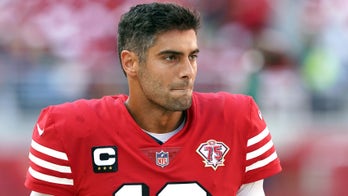 49ers' Jimmy Garoppolo on Aaron Rodgers vs. game clock: 'You never know what can happen'