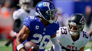 Giants' Saquon Barkley leaps for 1st TD since 2019 season