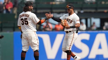 Giants beat Brewers 5-1, move into 1st-place tie