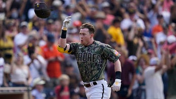 Cronenworth homers in 9th, Padres win; Stanek, Astros tumble