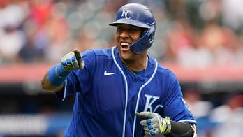Perez breaks Bench's record with 46th HR, KC tops Indians
