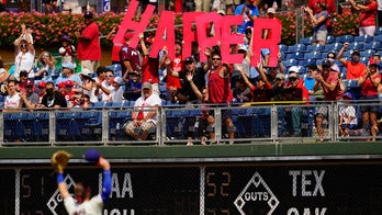 Hot Harper carries Phillies into NL East title contention