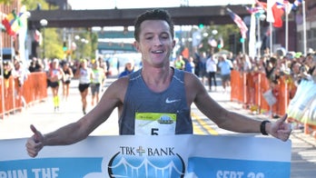 Illinois man wins marathon after 2 leaders take wrong route
