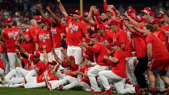 Cardinals win 17th straight, clinch 2nd NL wild card spot