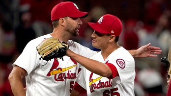 Molina homers, Wainwright wins as Cards beat Dodgers 5-4