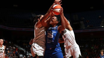 Thomas leads Sun to 79-68 win over Sky to even series 1-1