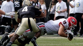 Daniels plays quarter as No. 2 Georgia dominates Vandy 62-0
