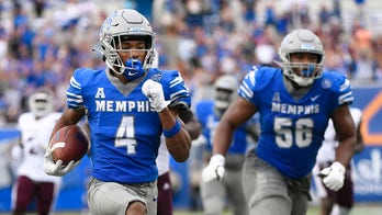 Memphis' sneaky touchdown has fans angered at referees