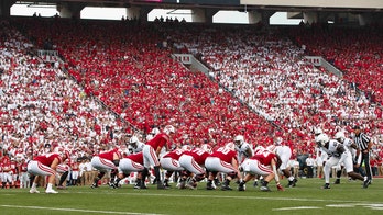 Wisconsin fans go wild as 'Jump Around' blares at Camp Randall: 'Best tradition in college football'