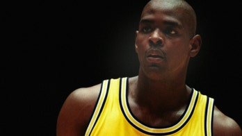 Ex-Michigan star Chris Webber says current AD apologized over scandal fallout