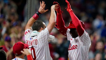 Gregorius' HR rallies Phillies, cuts Braves' NL East lead