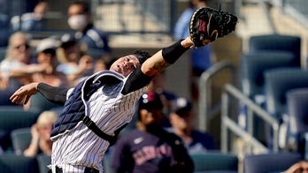 Sánchez error leads to 7-run inning, Indians slow Yanks 11-3