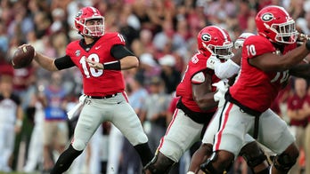 Daniels, UGa defense lead No. 2 Dawgs past S Carolina 40-13