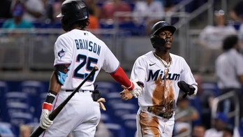 Chisholm's homer in 8th lifts Marlins over Mets 3-2