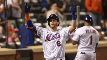 McNeil's homer lifts Mets; Phillies slip in playoff race