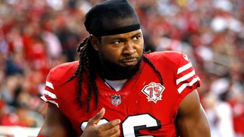 49ers' Josh Norman spit up blood, dealing with bruised lungs after leaving game: report