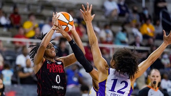 Mitchell, McCowan help Fever beat Sparks 74-72