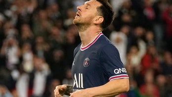 Messi looks angry at being replaced; Icardi gets late winner