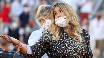 Wimbledon champ urges tennis players to get COVID vaccination