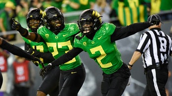 No. 3 Oregon has big 4th quarter in 41-19 win over Arizona