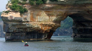 Pair of Michigan kayakers die amid rough Lake Superior waters, gale-force winds