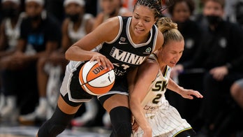 Vandersloot leads balanced Sky past Lynx 89-76