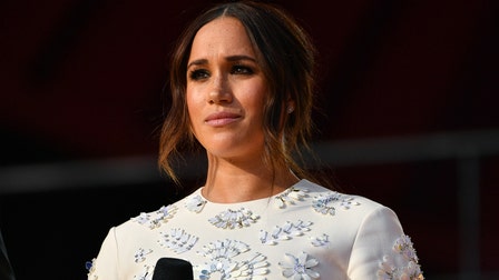 Meghan Markle cold-calls senators to lobby for paid parental leave using royal title
