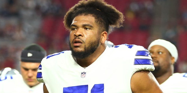 Aug 13, 2021; Glendale, Arizona, USA; Dallas Cowboys tackle La'El Collins (71) prior to the game against the Arizona Cardinals at State Farm Stadium. Mandatory Credit: Billy Hardiman-USA TODAY Sports