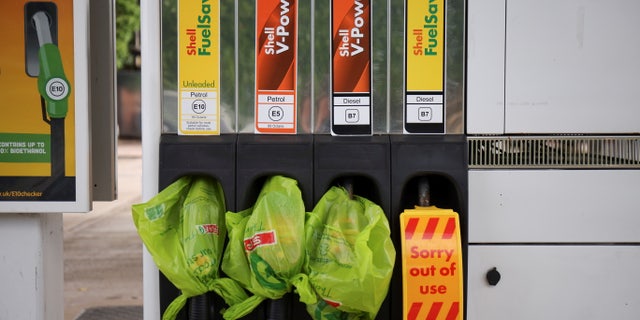 A Shell petrol station that has run out of fuel is seen in Northwich, Britain, May 27, 2021. REUTERS/Molly Darlington