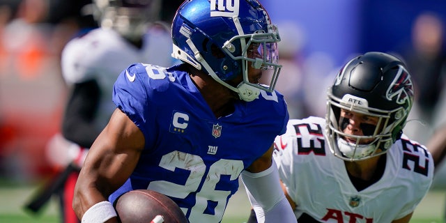 In the first half of the NFL football game on Sunday, September 2, 2021 in East Rutherford, New Jersey, the New York Giants hit the ball behind Atlanta Falcons Free Safety Eric Harris (2). (AP Photo / Seth Venig)