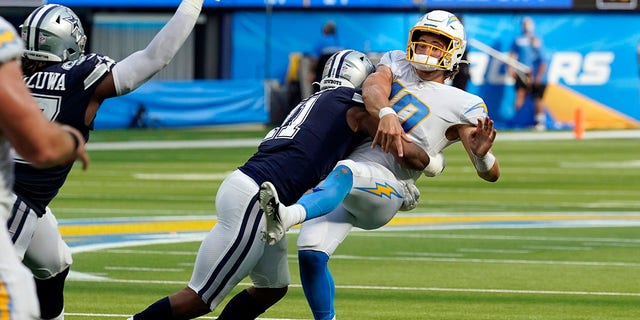 Los Angeles Chargers quarterback Justin Herbert is hit by Dallas Cowboys linebacker Micah Parsons as he throws during the second half of an NFL football game on Sunday, September 19, 2021 in Inglewood, Calif. ( AP Photo / Gregory Bull)