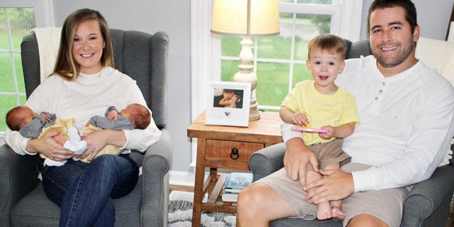 Green and her husband Brandon (권리) were "shocked" when they found out Green was pregnant just a year after their son Cason (pictured in Brandon's lap) 태어났다.