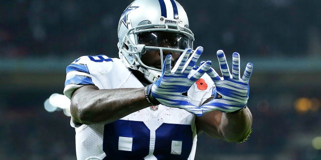 Dez Bryant celebrates scoring a touch down for Dallas Cowboys 