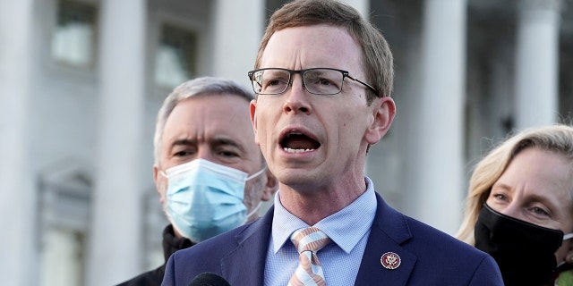 House GOP pushes tougher work requirements for food stamp recipients 4 Supporters of Rep. Dusty Johnson's bill are hoping to include it in the Farm Bill this year.