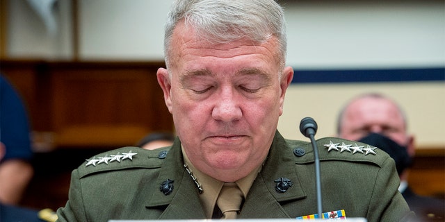Gen. Kenneth McKenzie, commander of the United States Central Command, testifies before the House Armed Services Committee on Wednesday, Septiembre. 29, 2021, on Capitol Hill in Washington. (Rod Lamkey/Pool via AP)