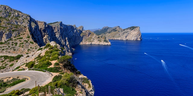 Punta d'In Thomas Bay se ve desde el Cabo de Formenter el 23 de julio de 2021 en Mallorca, España.  (Foto de Laszlo Sirteci / Getty Images)