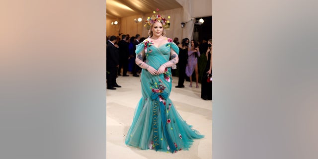 Nikkie de Jager wowed fans and attendees in a teal dress with palatable floral accents.