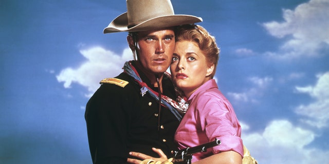 American actors Jeffrey Hunter and Constance Towers on the set of "Sargento Rutledge" directed by John Ford.