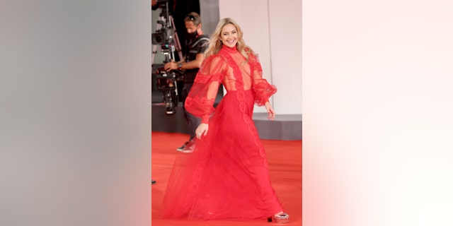 Kate Hudson attends the red carpet of the movie ‘Mona Lisa and the Blood Moon’ during the 78th Venice International Film Festival on September 05, 2021 in Venice, 意大利. 