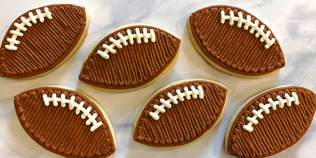 Football buttercream cookies