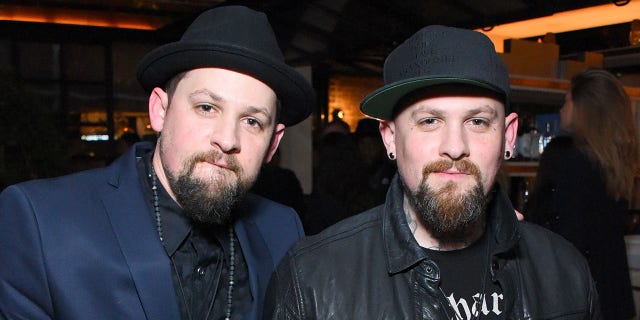 Good Charlotte Musicians Joel (izquierda) և Benji (derecha) Medden.