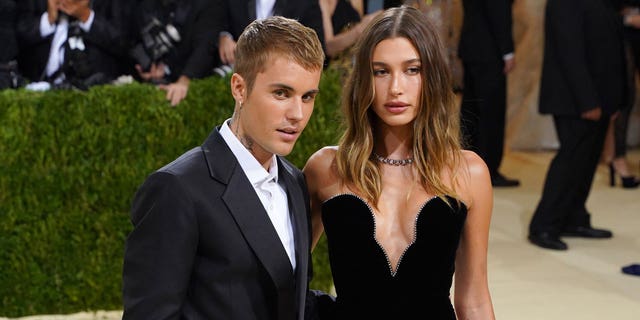 Justin Bieber and Hailey Bieber attend the 2021 Costume Institute Benefit - in America: A Lexicon of Fashion at the Metropolitan Museum of Art on September 13, 2021 in New York.