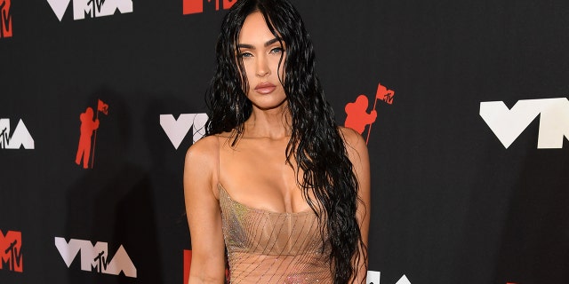 For her part, Fox rocked a sheer see-through dress by Mugler for the Spring Summer 2021 collection skillfully designed by Casey Cadwallader.