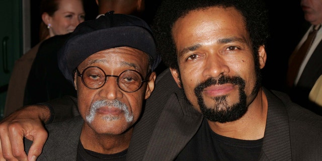Melvin Van Peebles and son Mario Van Peebles are seen during the 14th Annual Gotham Awards in New York City, Nueva York.