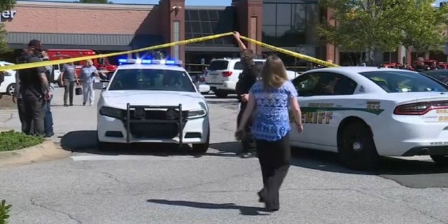 Tennessee Kroger Grocery Store Shooting Leaves 1 Dead, At Least 12 ...