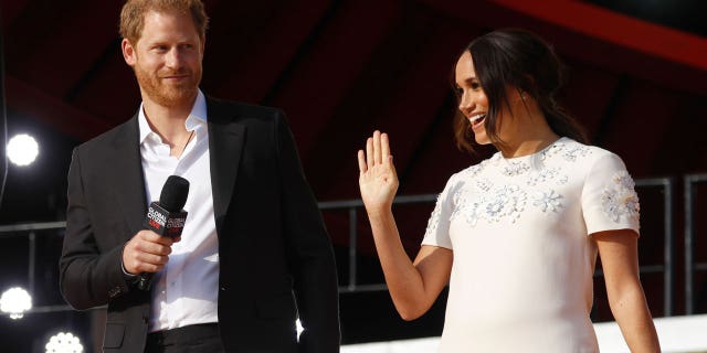 Duke Harry of Sussex և Duchess Megan of Sussex habla en el escenario el 25 de septiembre de 2021 en Global Citizen Live en Nueva York.